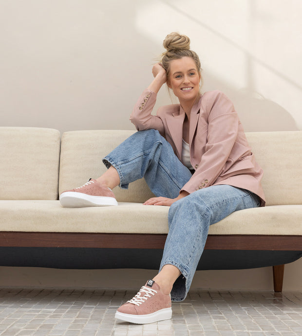 <h2><span style="text-decoration:underline">Comfort line!</span></h2><h4>Design meets comfort</h4>