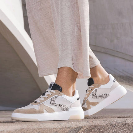 This season's favorite 🌼 <strong>@MARUTIFOOTWEAR</strong>