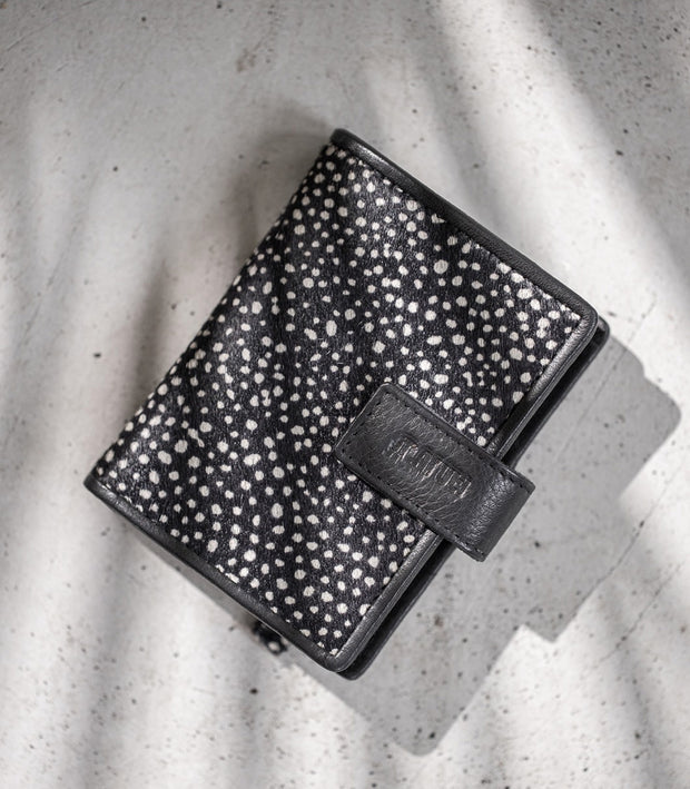 <h2>Wallets</h2><h3><span style="text-decoration:underline">Matched with your bag</span></h3>